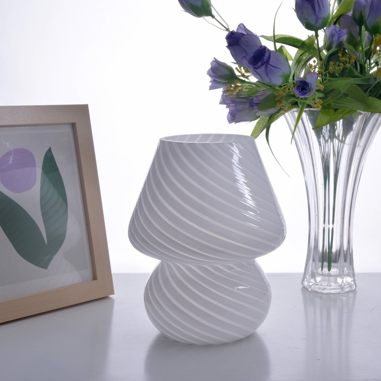 Randig Bordslampa - Atmosfärisk och Tidlös Design Carvallo