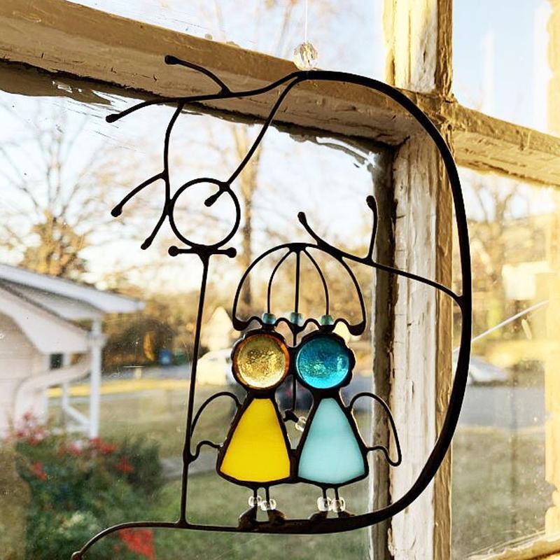 Carvallo – Festliga hängande ornament med lekfullt barndomsinspirerat design Carvallo