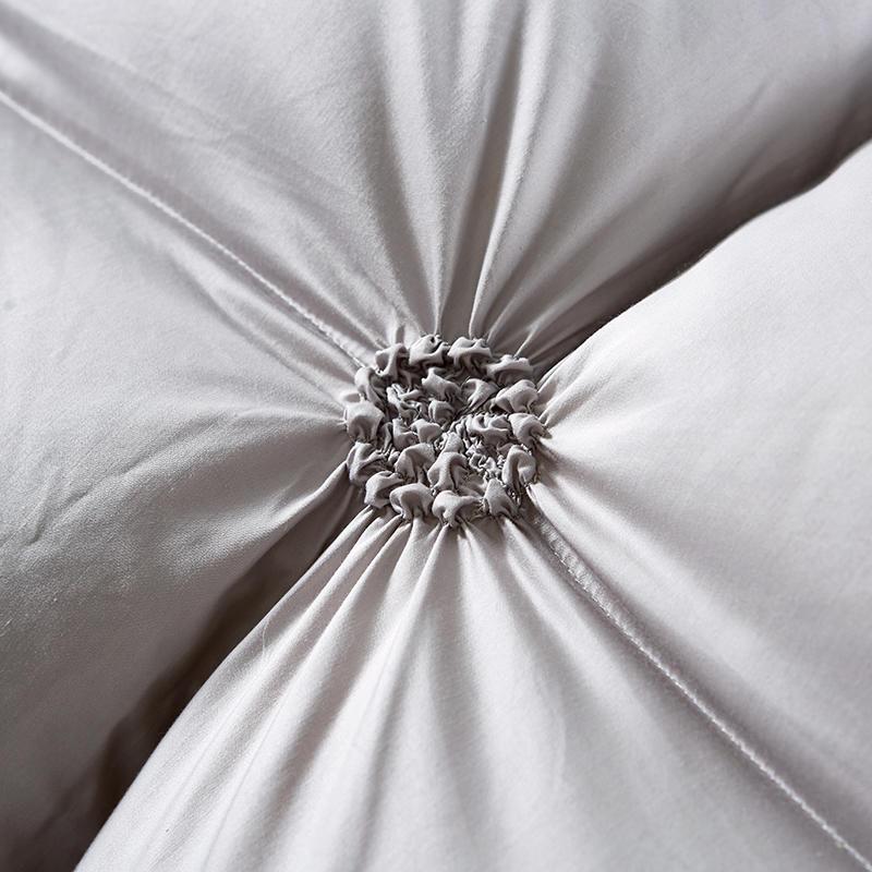 LuxeFeathers - Elegant och bekväm dunfilt MILA Sverige