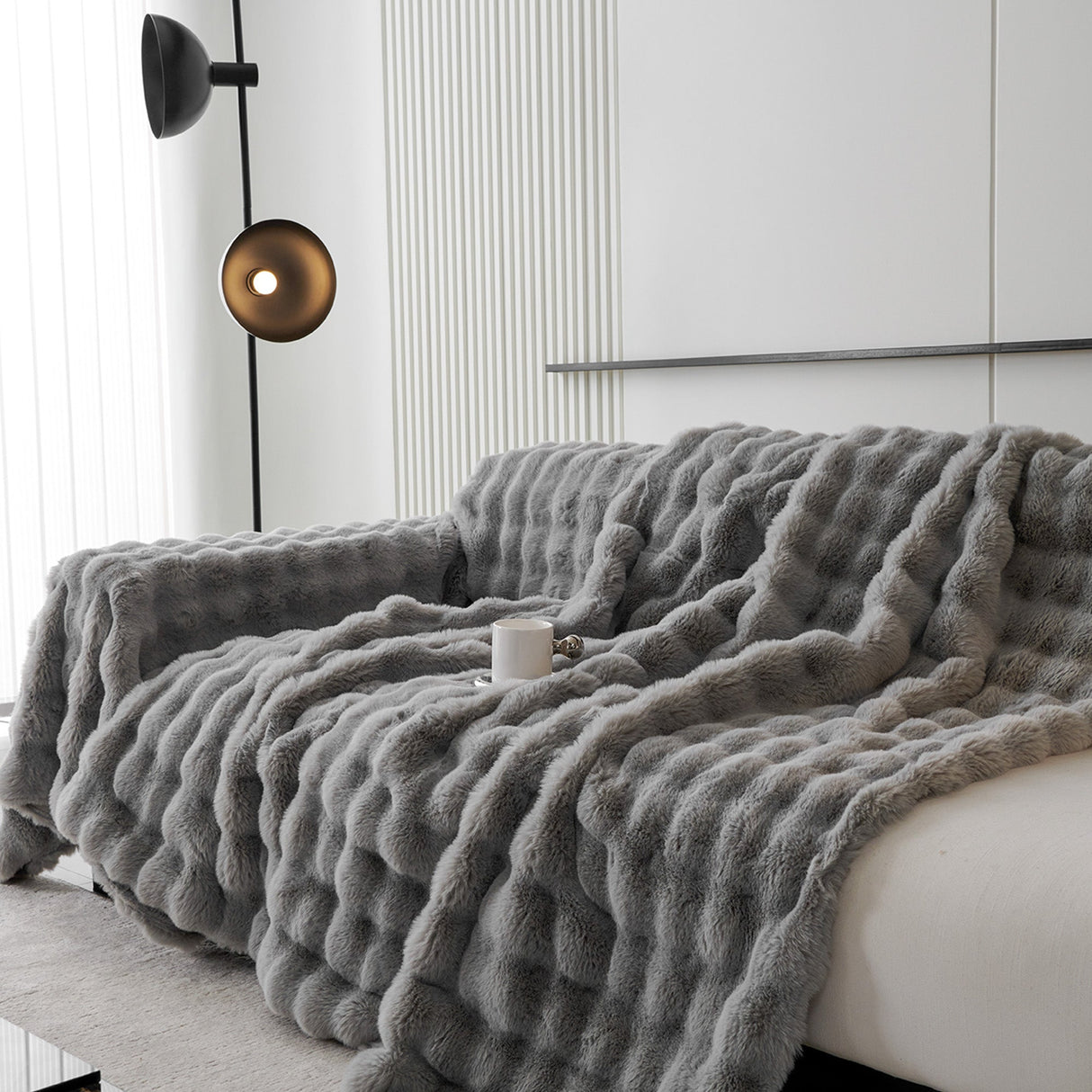 Luxe Ripple Faux Fur Sofföverdrag - Modernt, Stilrent & Hållbart Soffaskydd Carvallo