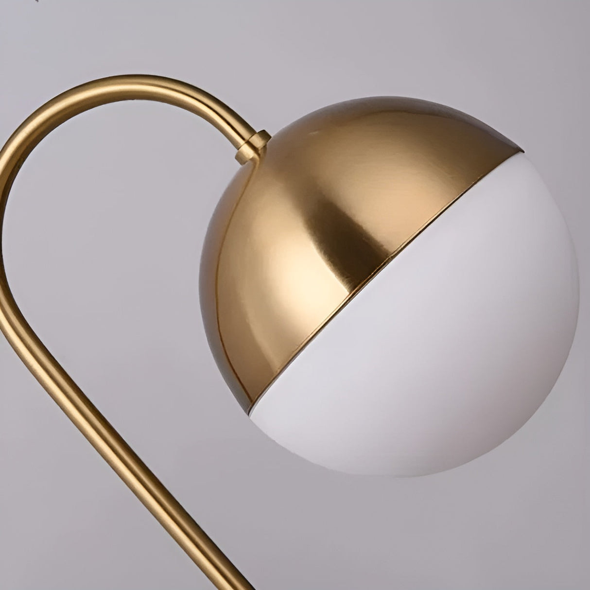 IronLume Lampa – Modern rund Globus-bordslampa Carvallo