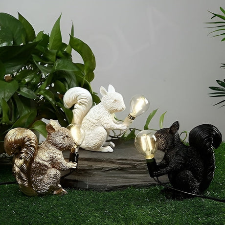 Bordslampa med ekorrfigur – Söt dekordetalj i nordisk design Carvallo