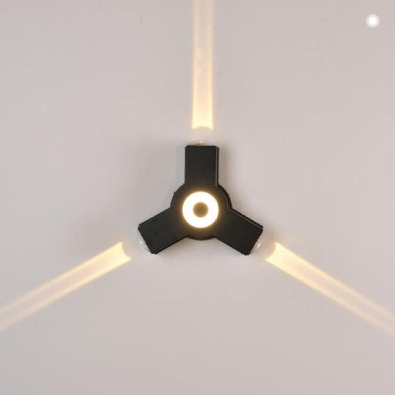 Väderbeständig Cross-Form Utomhusvägglampa med Mjukt Vitt LED-ljus Carvallo