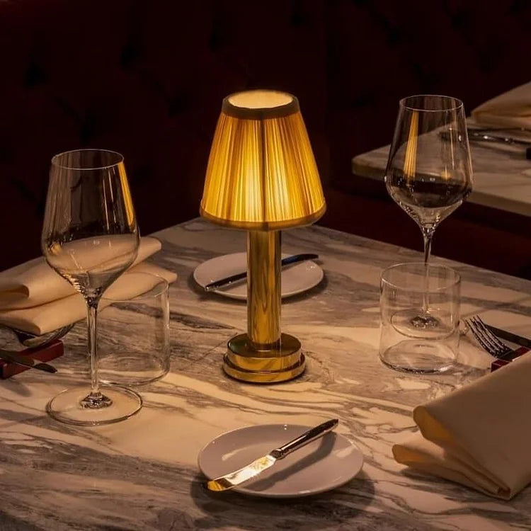 Elegant sladdlös LED Silk Touch bordslampa – modern elegans MILA Sverige