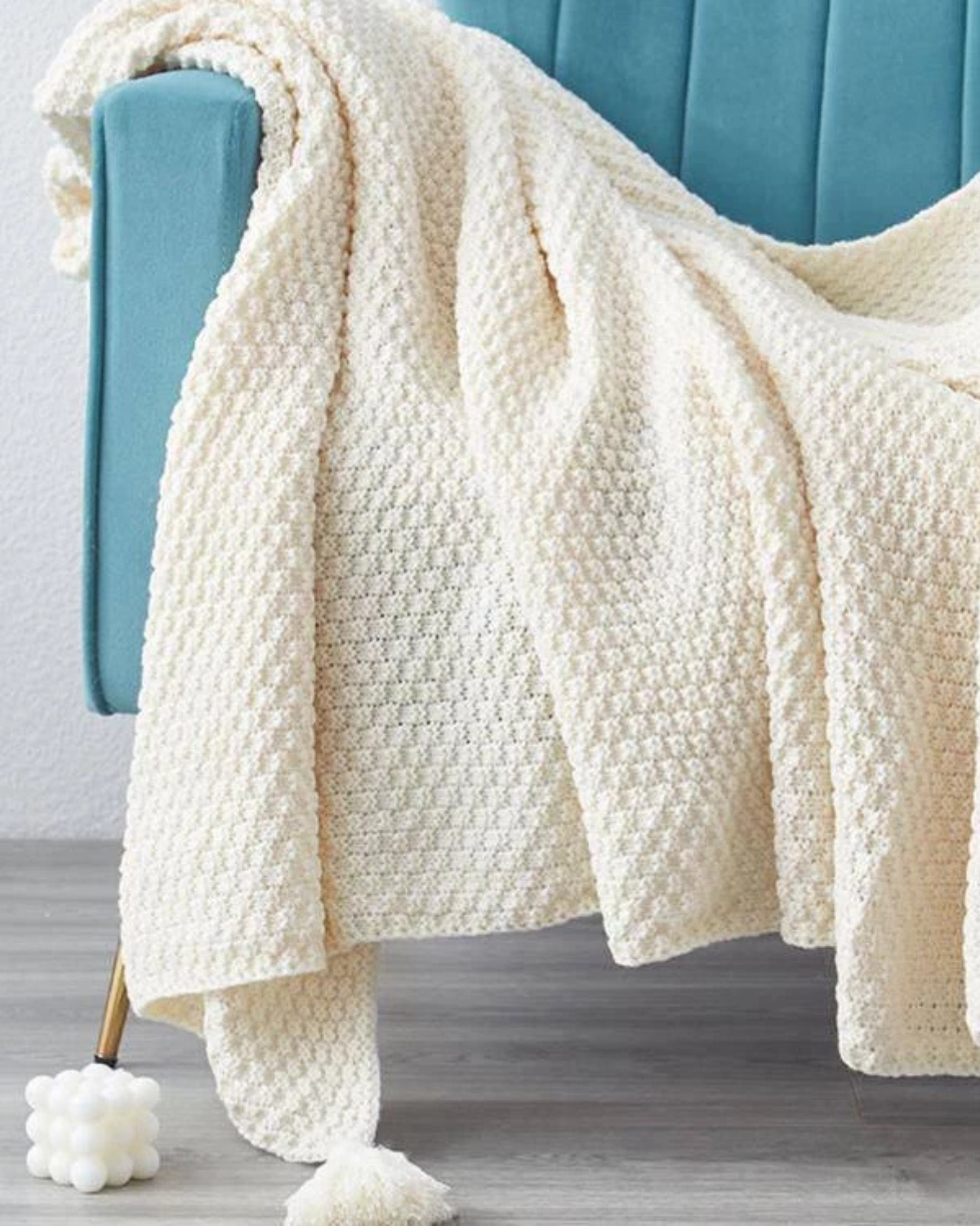 Carvallo Maison – Lyxig Stickad Filt med Subtila Fransen detaljer Carvallo