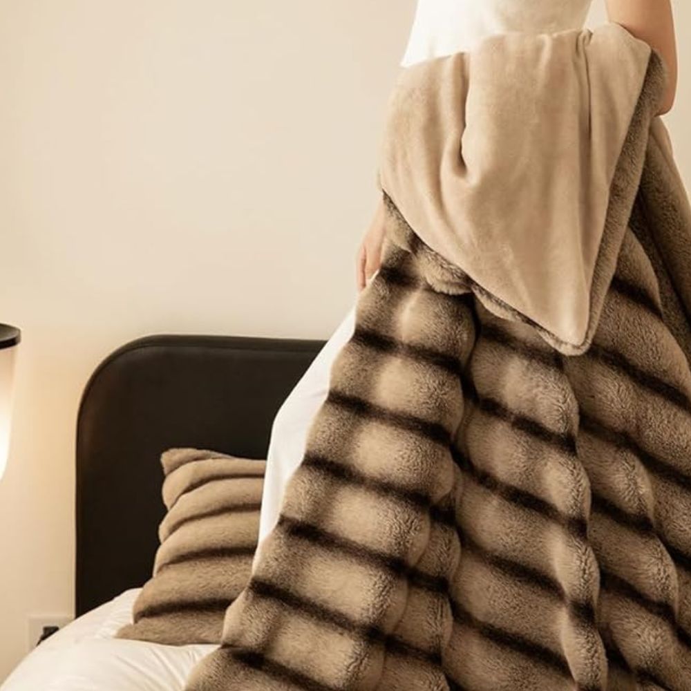 Rynkad Falsk Kaninpäls Filt Carvallo