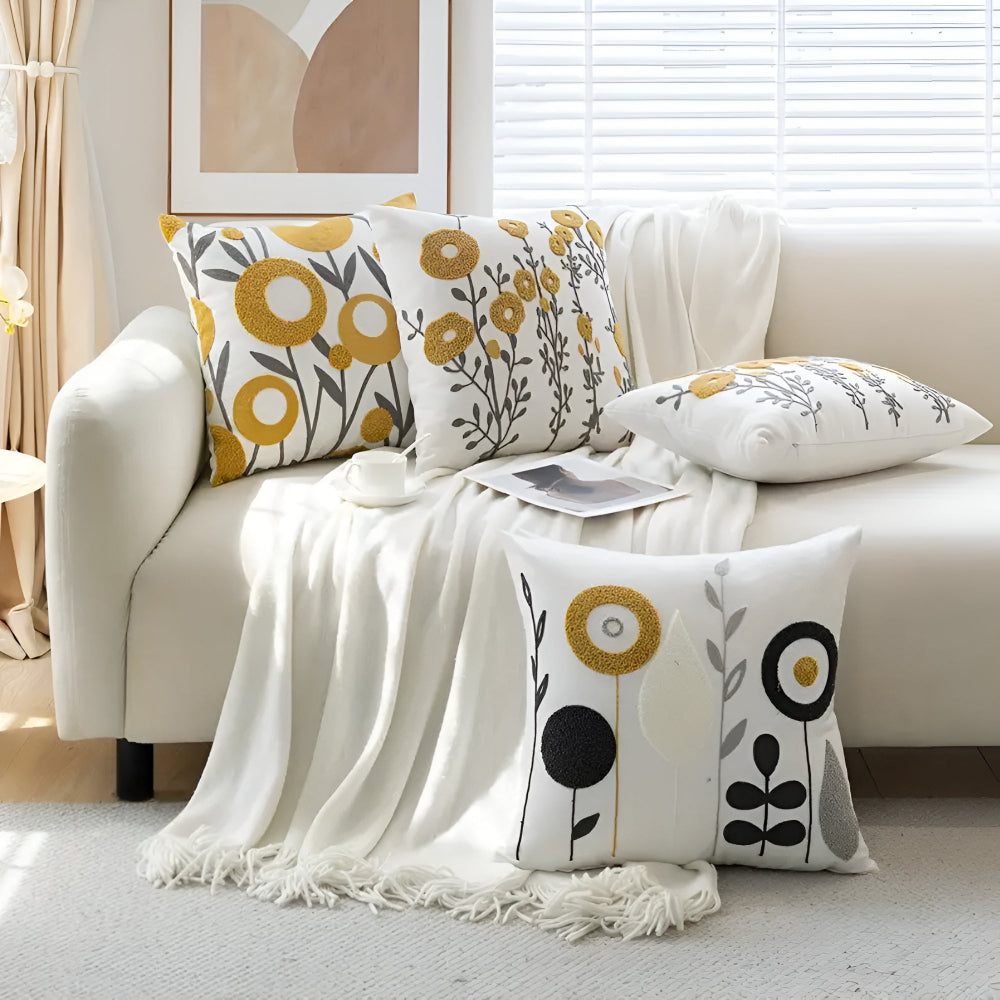 Bloom broderat kuddfodral – elegant blommig accent MILA Sverige