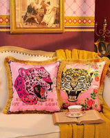 Carvallo – Lyxig Sammetkudde med Kunglig Panthertryck för Stilig Inredning Carvallo