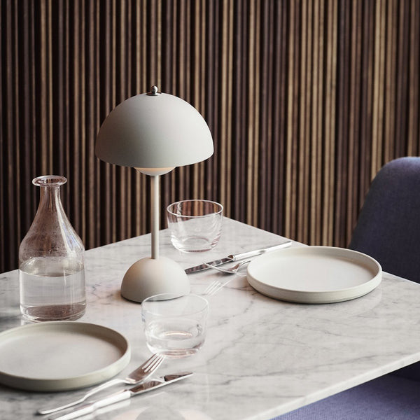 RoyaleGlow Justerbar Ljusstyrka Blomkruka Lampa - Italiensk Uppladdningsbar Bords Lampa Carvallo