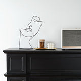 Carvallo – Elegant metallväggdekoration med abstrakt linjekonst för stiliga interiörer Carvallo