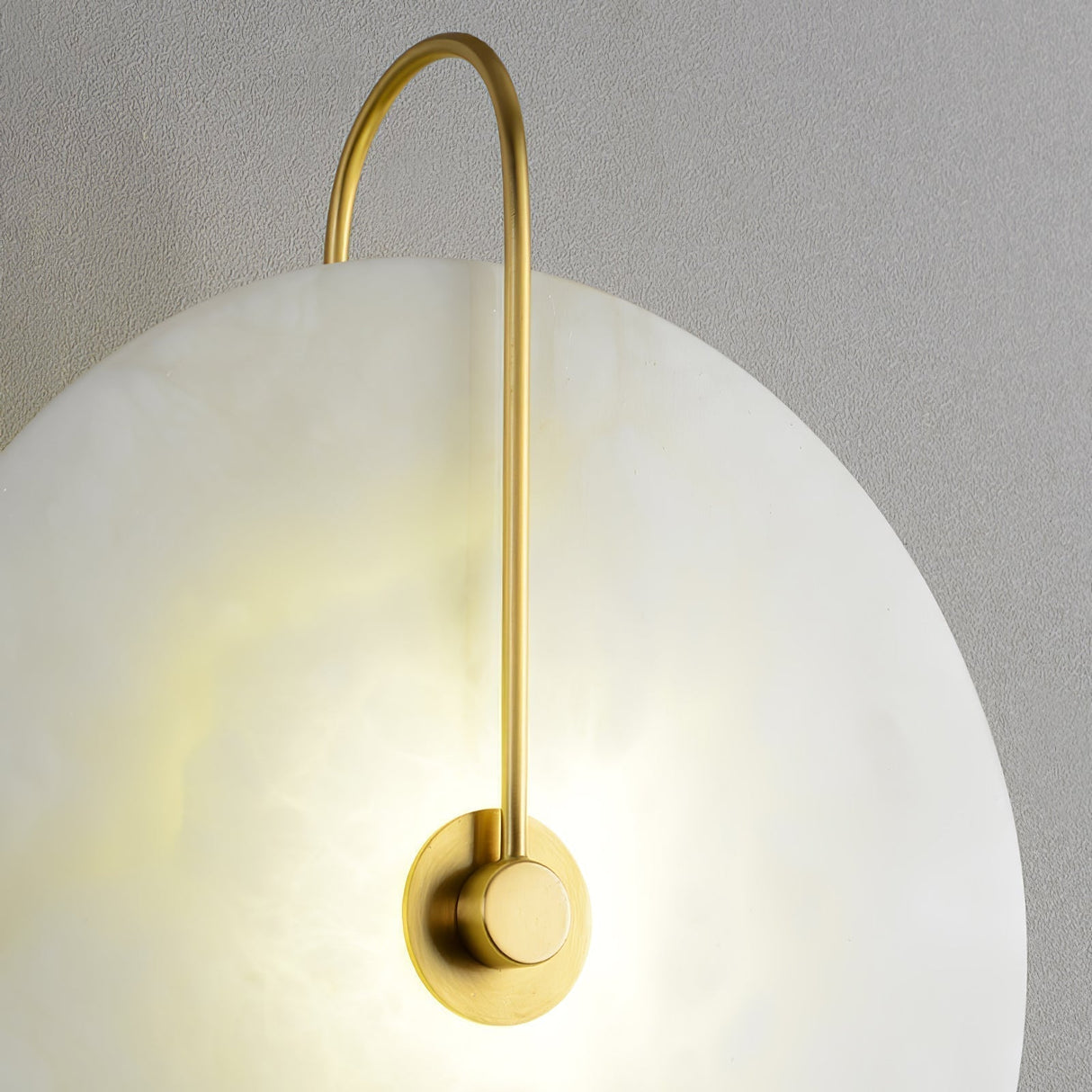 LuxeGlow - Modern LED Vägglampa av Alabaster för Tidlös Elegans Carvallo