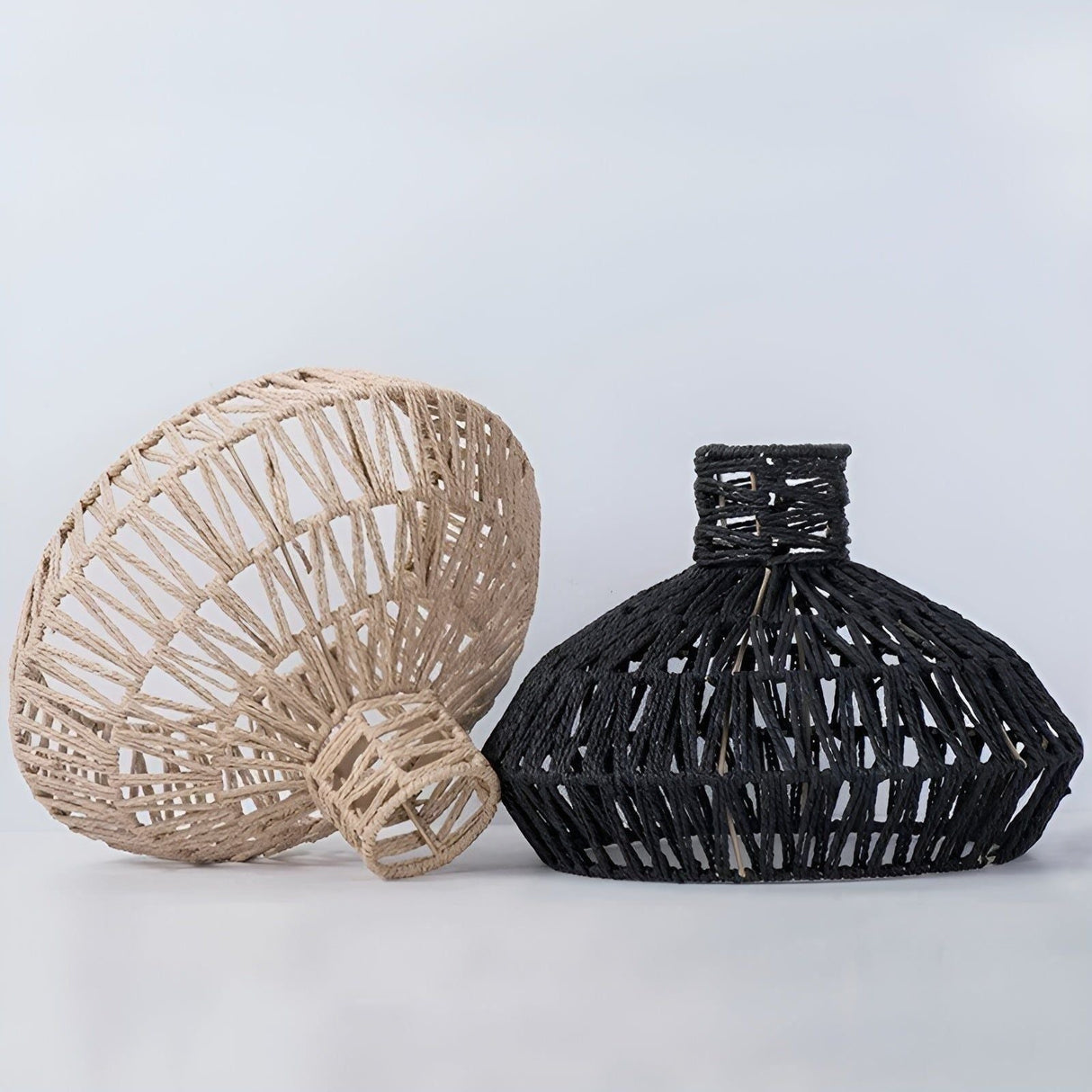 AntiqueWeave Lamp - Antik Lampa Av Handflettad Rattan Carvallo