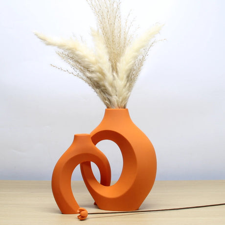 Modern 7" Keramisk Vas | Skulpturell Design | Kompakt Accent i 4 Neutrala Färger Carvallo