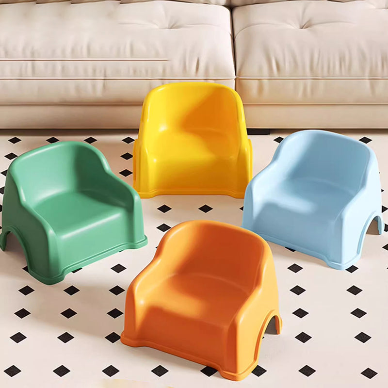 Modern glidformad barnpall - Minimalistisk PP låg sits med ryggstöd och armstöd MILA Sverige
