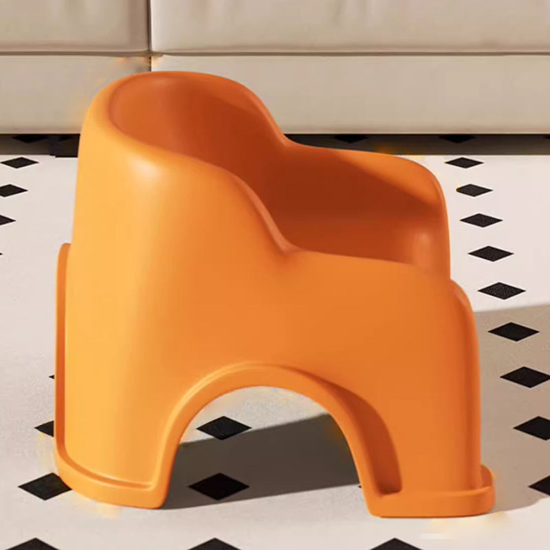 Modern glidformad barnpall - Minimalistisk PP låg sits med ryggstöd och armstöd MILA Sverige