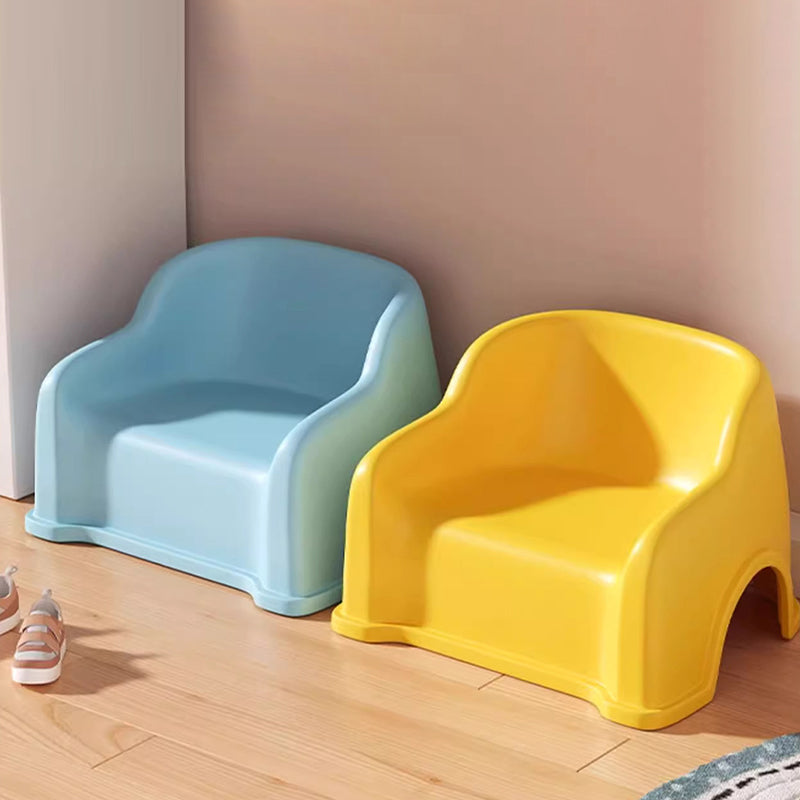Modern glidformad barnpall - Minimalistisk PP låg sits med ryggstöd och armstöd MILA Sverige