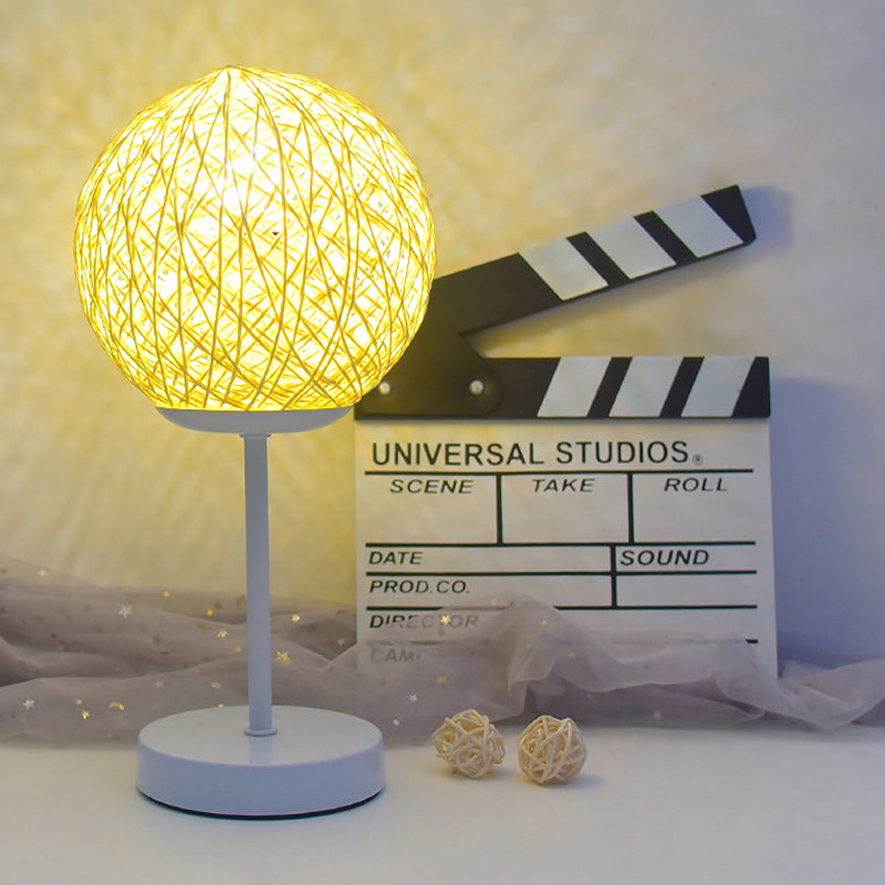 Art Deco Moon LED-lampa – järn & rottingdesign MILA Sverige