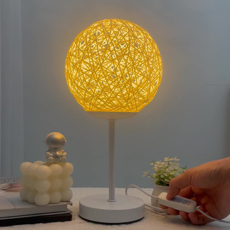 Art Deco Moon LED-lampa – järn & rottingdesign MILA Sverige