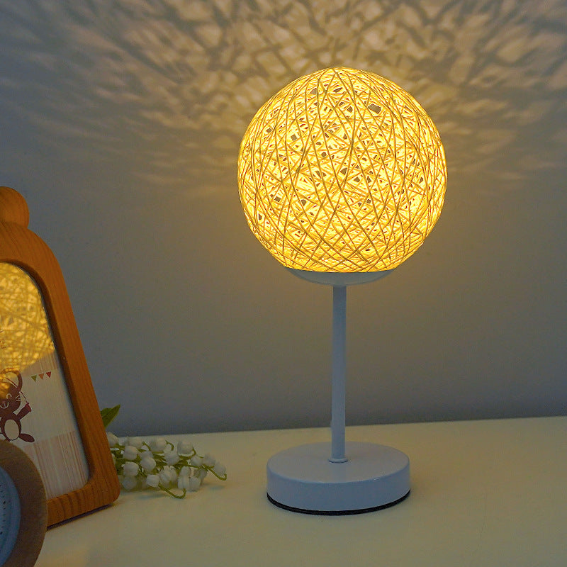 Art Deco Moon LED-lampa – järn & rottingdesign MILA Sverige