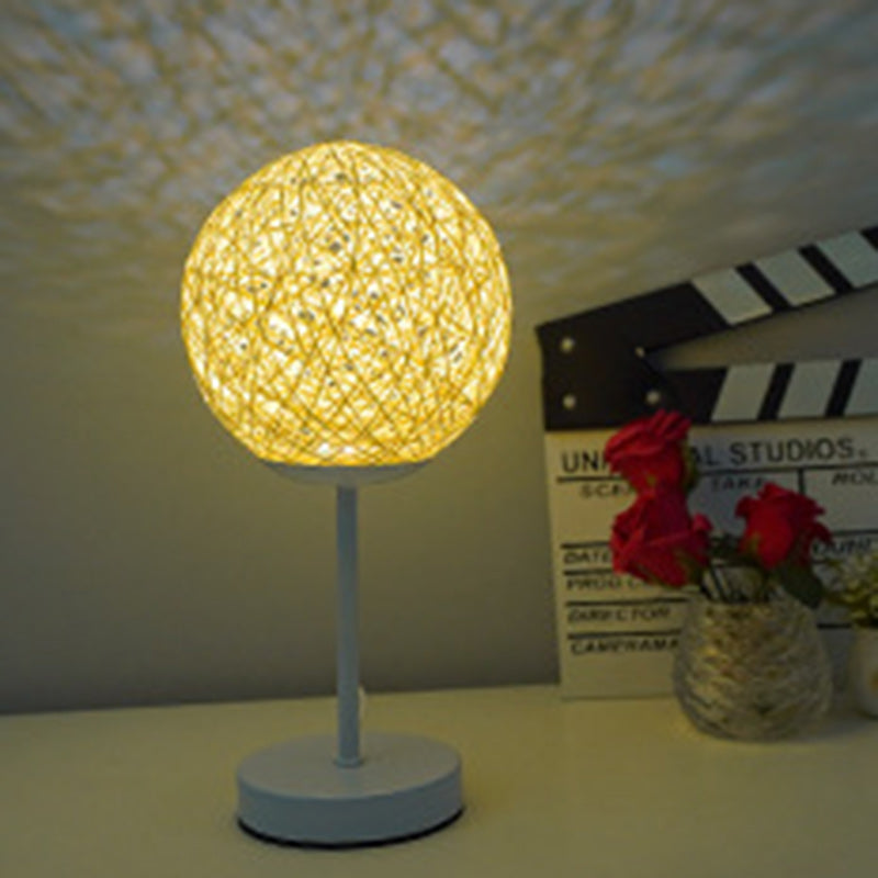 Art Deco Moon LED-lampa – järn & rottingdesign MILA Sverige