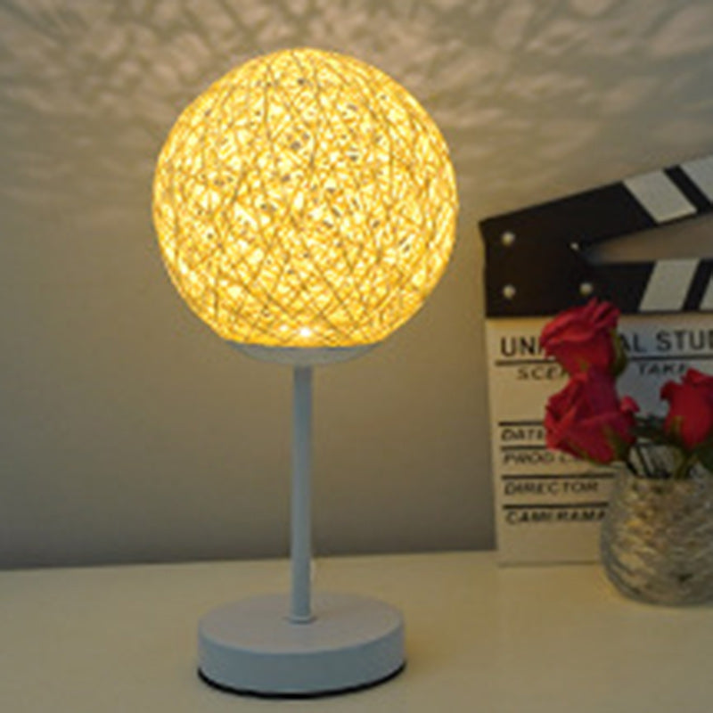 Art Deco Moon LED-lampa – järn & rottingdesign MILA Sverige