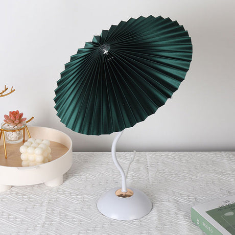 Nordic Folded Linen Bordslampa – Elegant böjd järndesign MILA Sverige