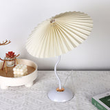 Nordic Folded Linen Bordslampa – Elegant böjd järndesign MILA Sverige