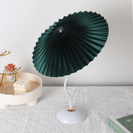 Nordic Folded Linen Bordslampa – Elegant böjd järndesign MILA Sverige