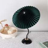 Nordic Folded Linen Bordslampa – Elegant böjd järndesign MILA Sverige