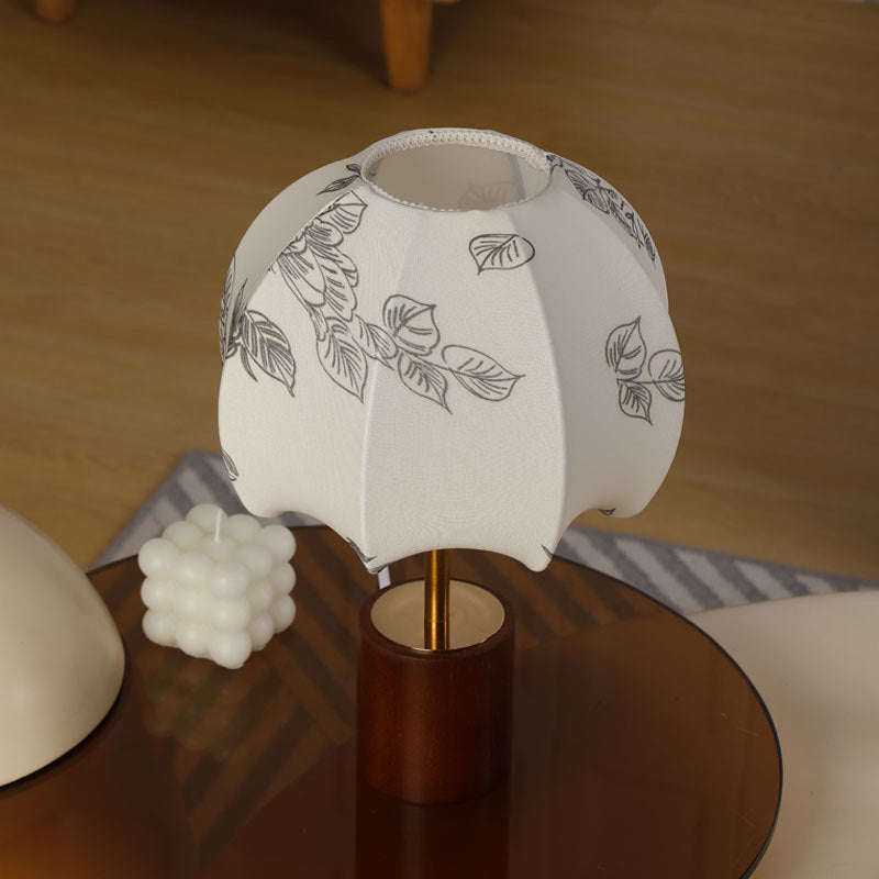 Traditionell kinesisk kupolbordslampa – bladmönster i tyg och trädesign MILA Sverige