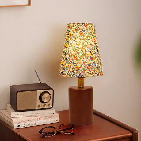 Vintage rund LED-bordslampa – handmålad blommig trä- och tygdesign MILA Sverige