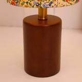 Vintage rund LED-bordslampa – handmålad blommig trä- och tygdesign MILA Sverige