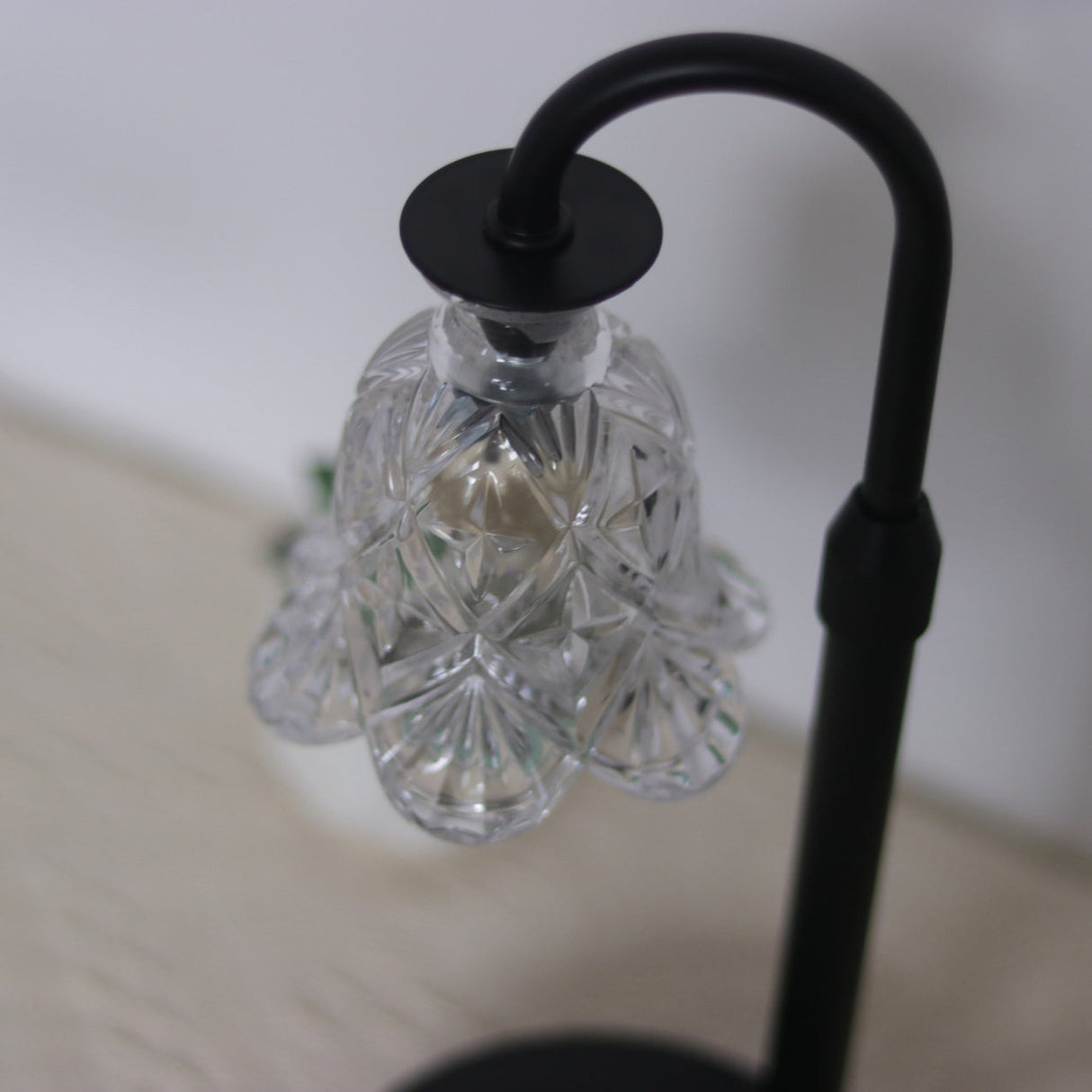 Elegant skandinavisk bordslampa - Elegant glas- och trädesign MILA Sverige