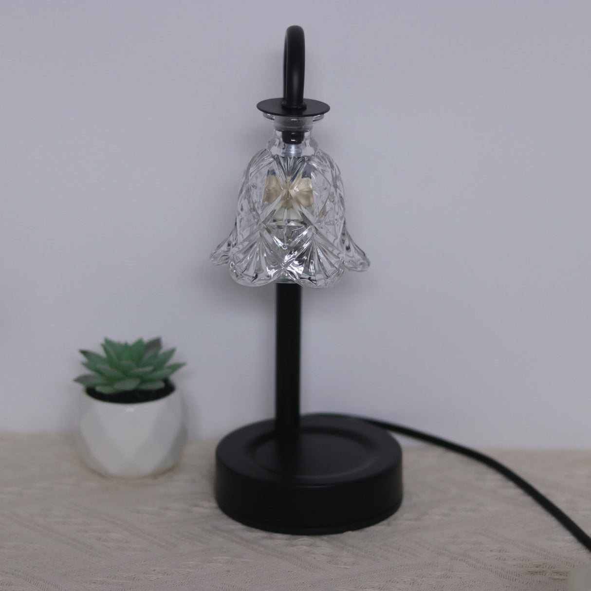 Elegant skandinavisk bordslampa - Elegant glas- och trädesign MILA Sverige