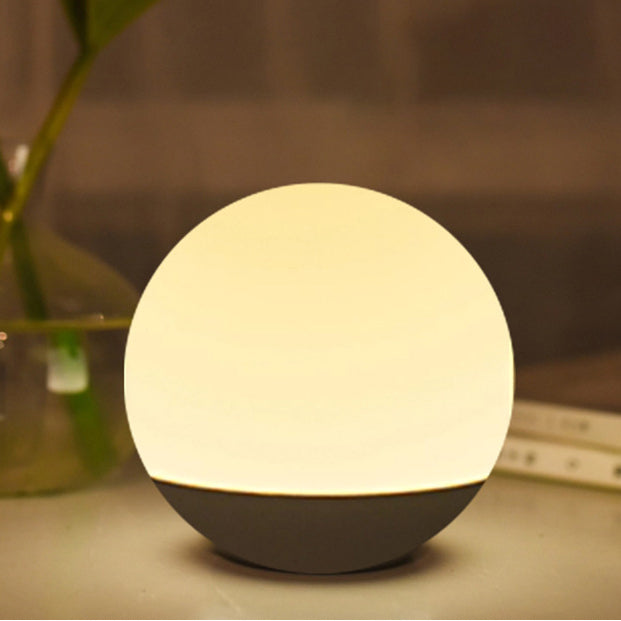 Snygg LED Orb-bordslampa – minimalistisk design MILA Sverige