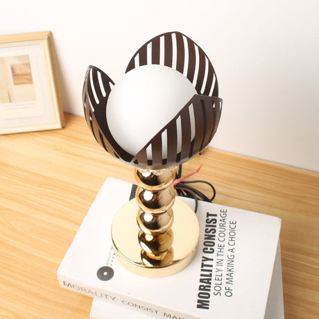 Creative Blossom Orb bordslampa – mjukt LED-ljus MILA Sverige