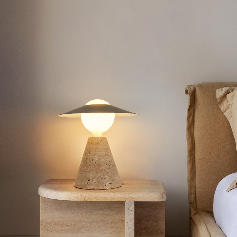 Modern nordisk bordslampa – elegant svart sten- och metalldesign MILA Sverige