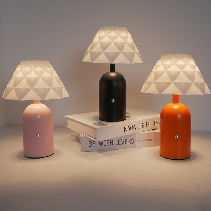 Minimalistisk nordisk uppladdningsbar LED-bordslampa – elegant järnkondesign MILA Sverige