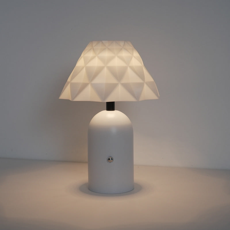 Minimalistisk nordisk uppladdningsbar LED-bordslampa – elegant järnkondesign MILA Sverige