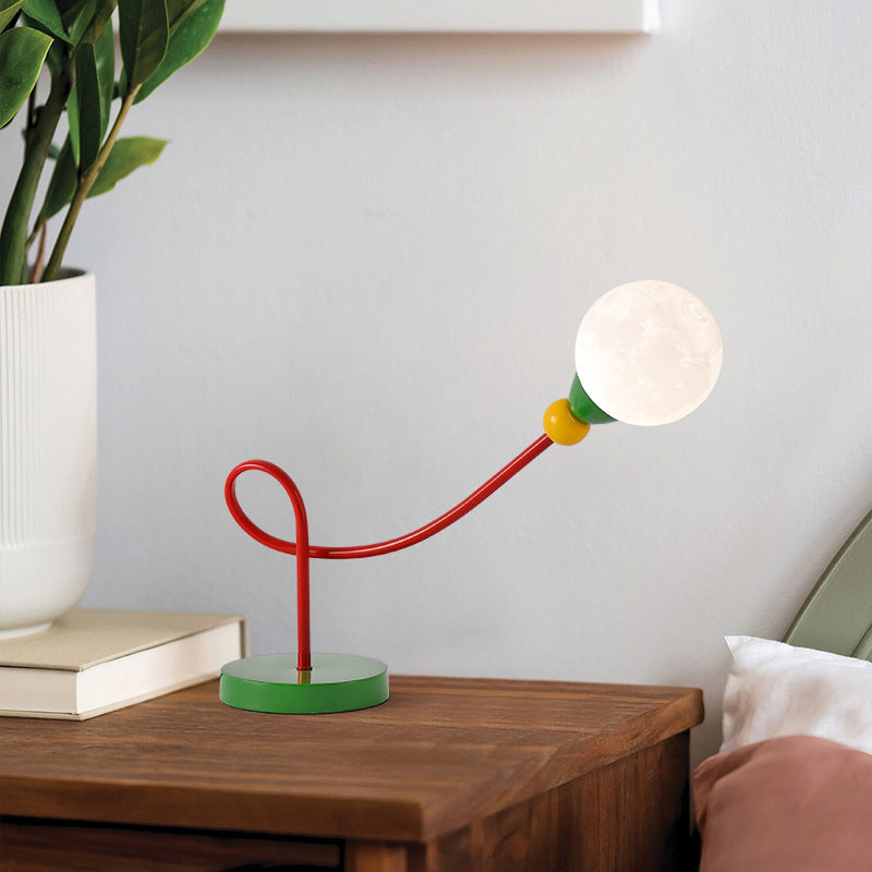 Snygg barnbordslampa med månmotiv - Modern arbetslampa med 1 ljuskälla MILA Sverige