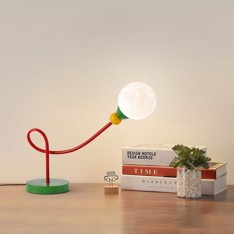 Snygg barnbordslampa med månmotiv - Modern arbetslampa med 1 ljuskälla MILA Sverige