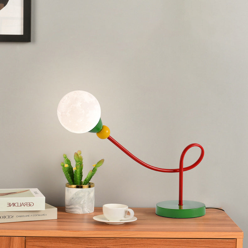 Snygg barnbordslampa med månmotiv - Modern arbetslampa med 1 ljuskälla MILA Sverige