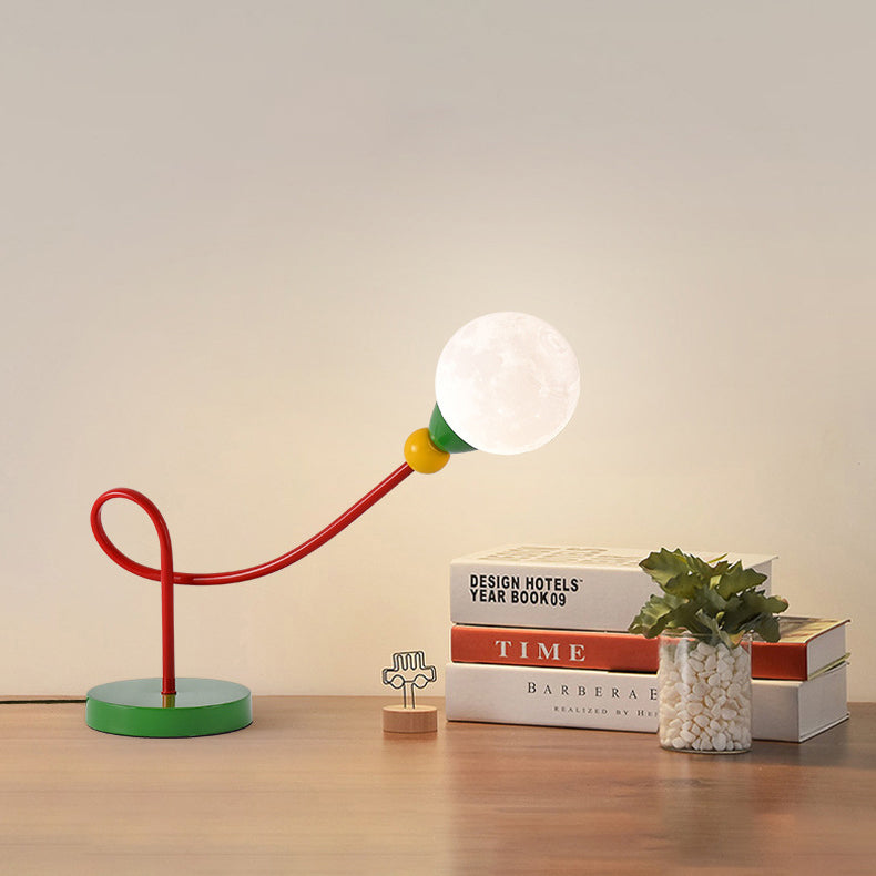 Snygg barnbordslampa med månmotiv - Modern arbetslampa med 1 ljuskälla MILA Sverige
