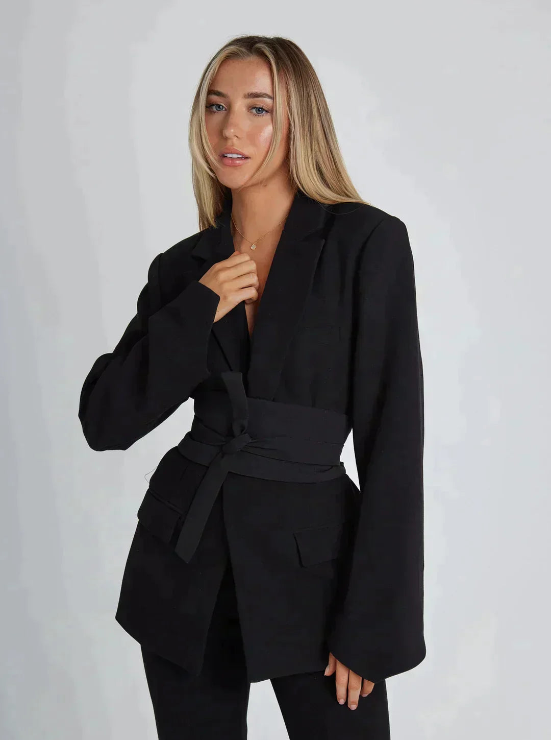 Dam Blazer med Bälte och Wickelvorderseite i Högkvalitativt Material