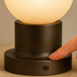 Porta uppladdningsbar bordslampa | Trådlösa sänglampor | Bronsbas & opalglas | Touch dimning | Brick by Brick Carvallo