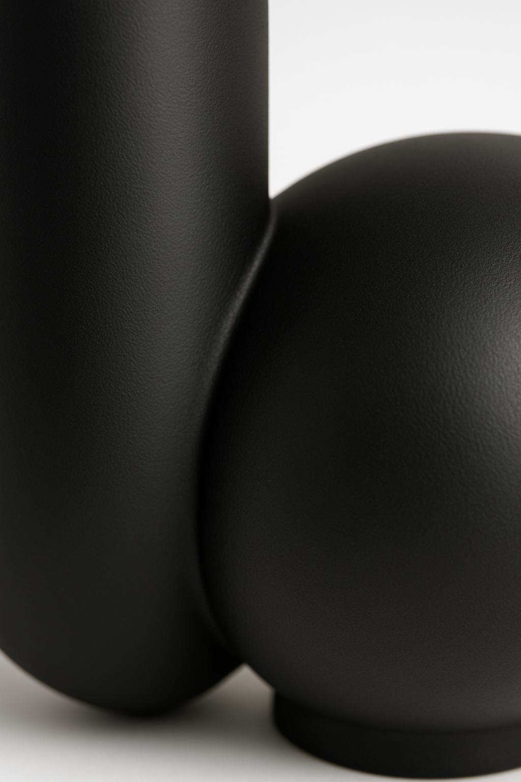 Skulptural Keramikkruka | 12" Modern Dekor Accent | Monokrom Finish Carvallo