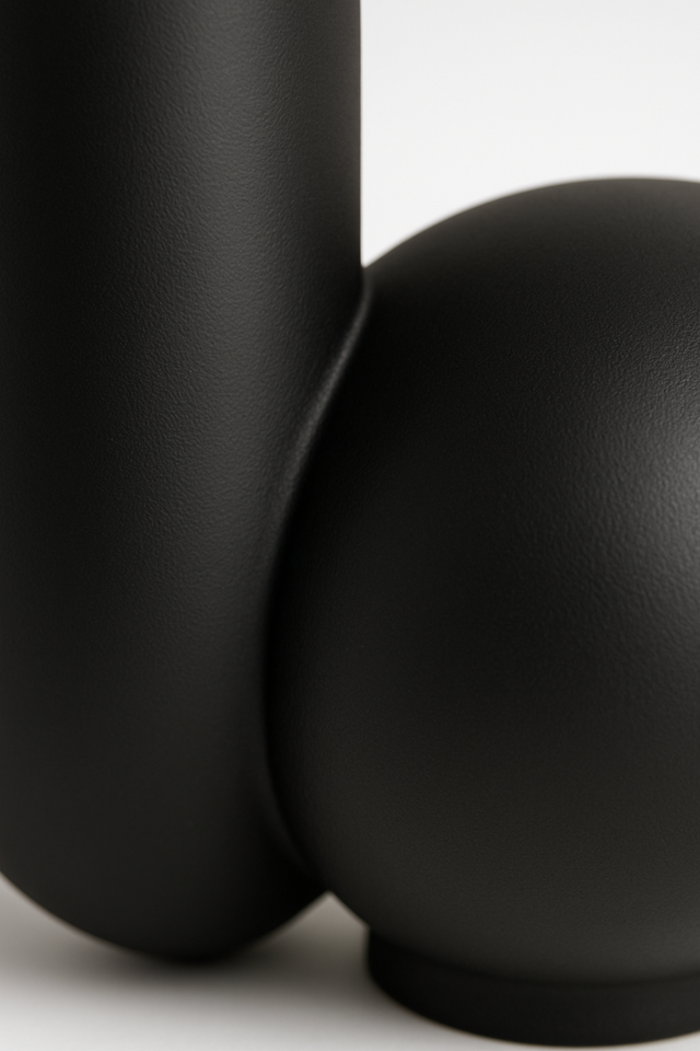 Skulptural Keramikkruka | 12" Modern Dekor Accent | Monokrom Finish Carvallo