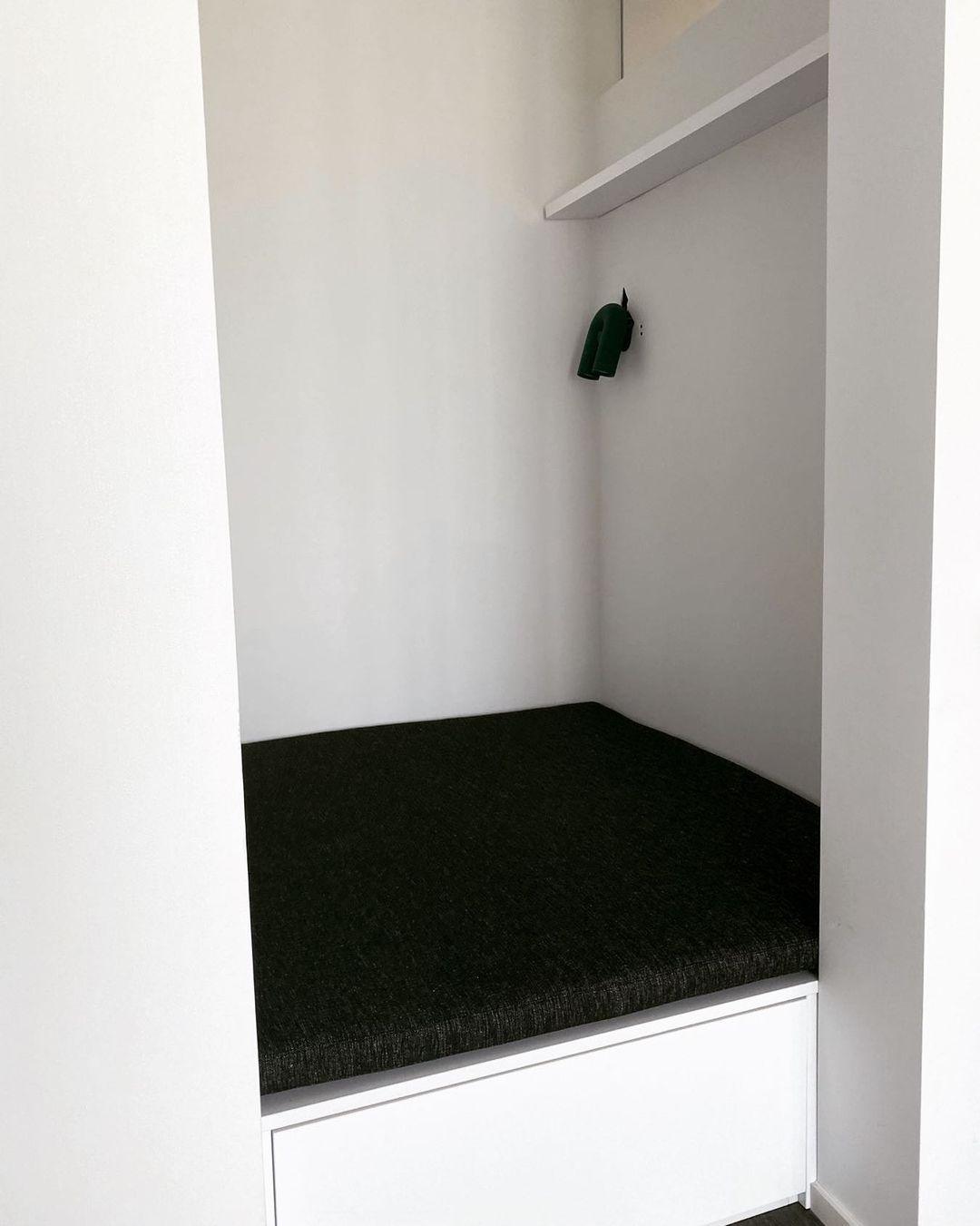 Samtida U-formad Vägglampa Carvallo