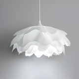 Floria Taklampa – Elegant Lampa med Blombladsliknande Form Hemnix