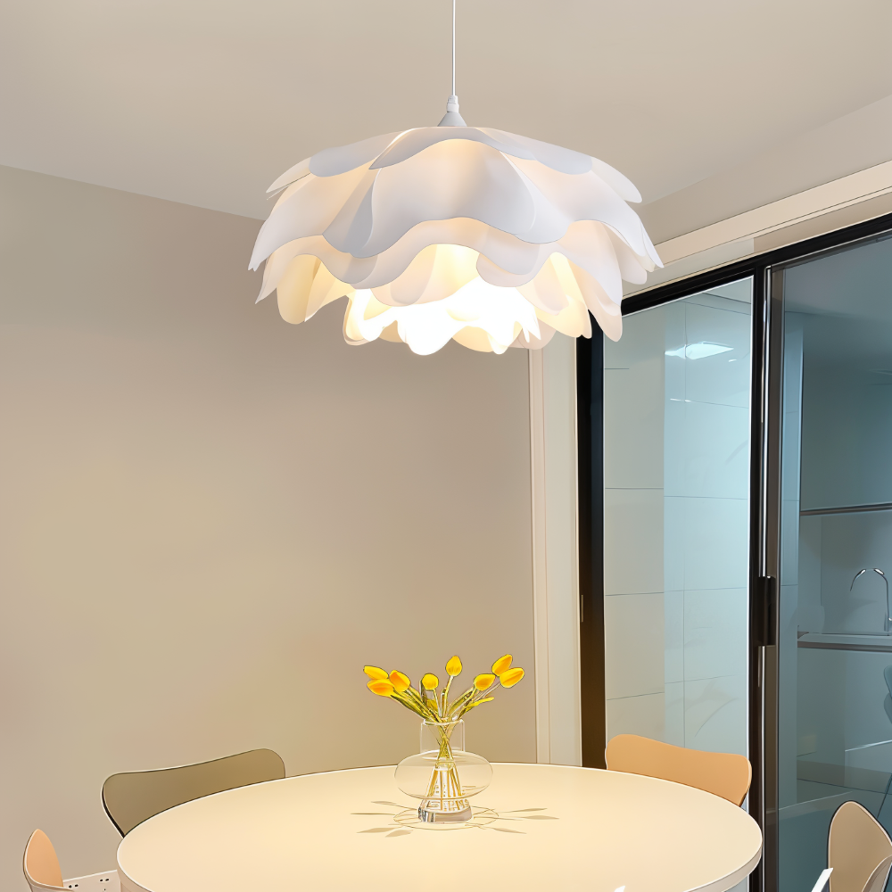 Floria Taklampa – Elegant Lampa med Blombladsliknande Form Hemnix